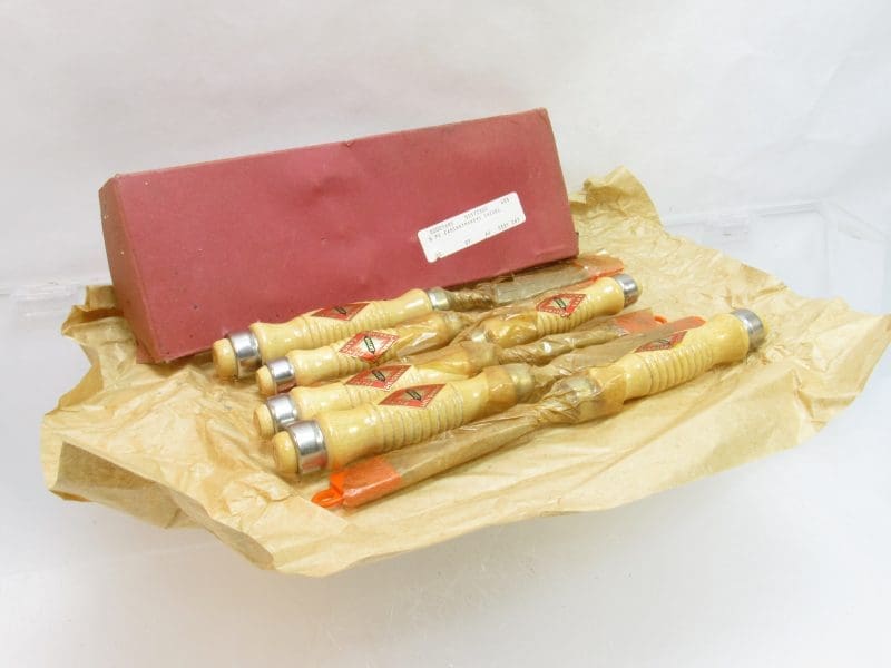 New old Stock In Original Box Set Of 6 Bracht Bench Chisels With Handle Labels Graduated From 30 mm - 6 mm