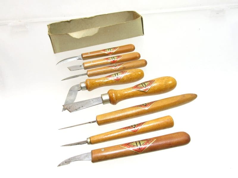 In Original Box Bottom Set Of 8 Bracht Carving Chisels / Knives / Tools With Handle Labels